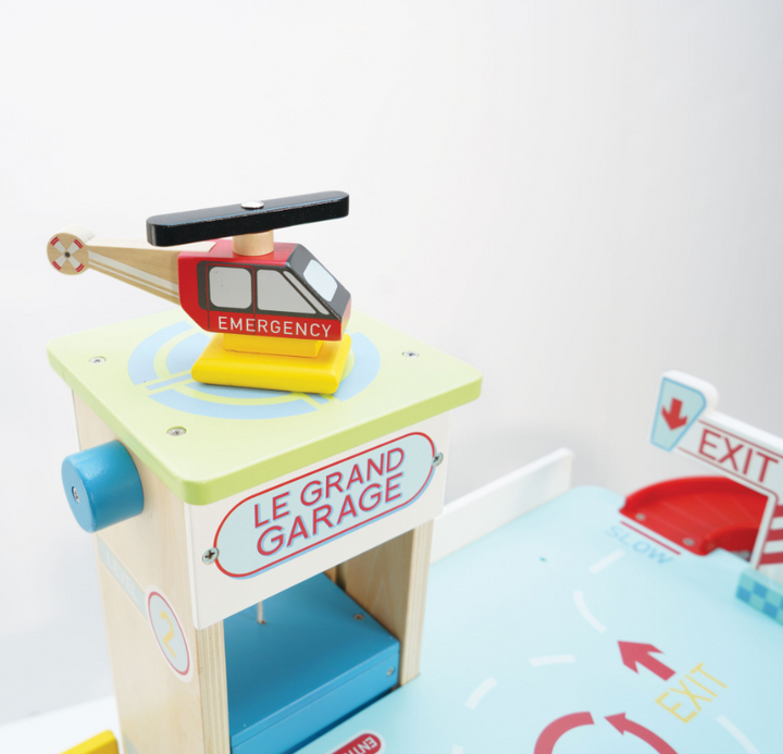 Le Toy Van Le Grand Wooden Garage