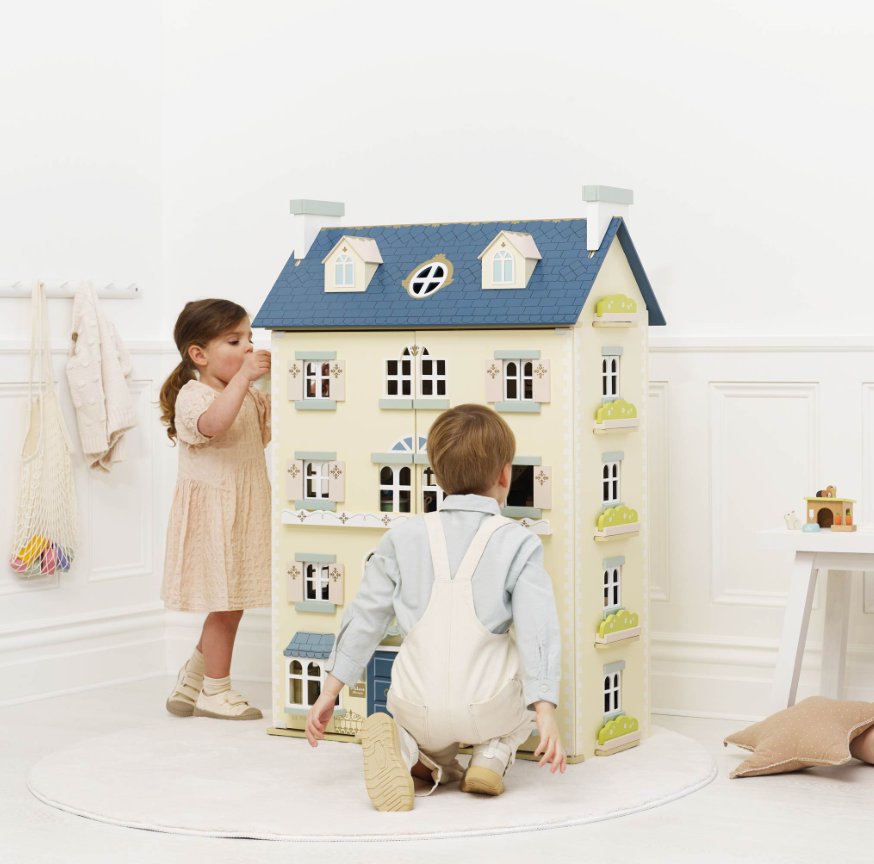 Le Toy Van Palace Wooden Dolls House