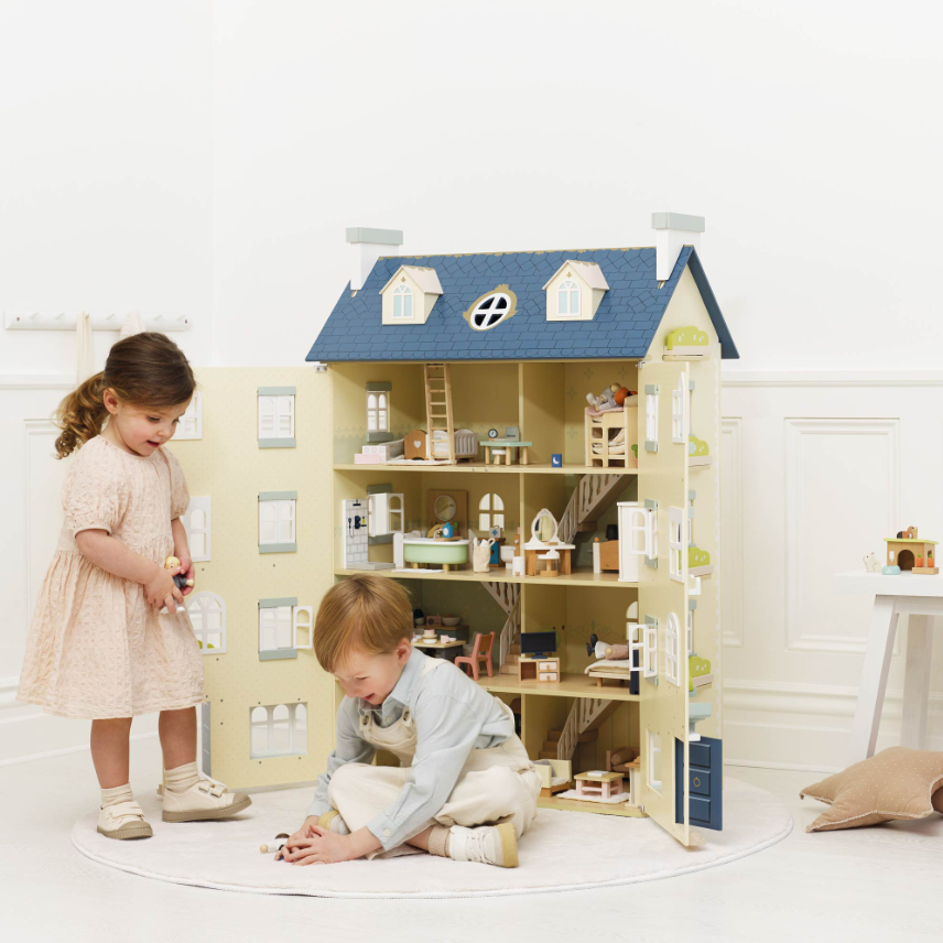Le Toy Van Palace Wooden Dolls House