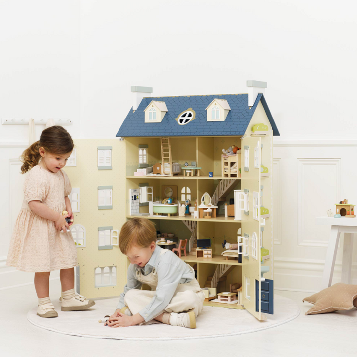 Le Toy Van Palace Wooden Dolls House