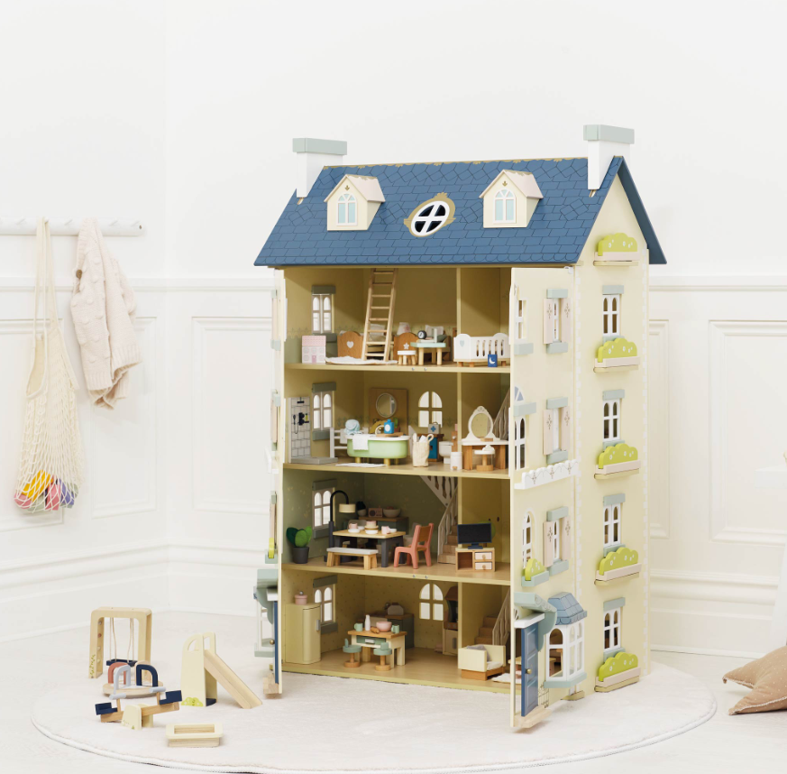Le Toy Van Palace Wooden Dolls House