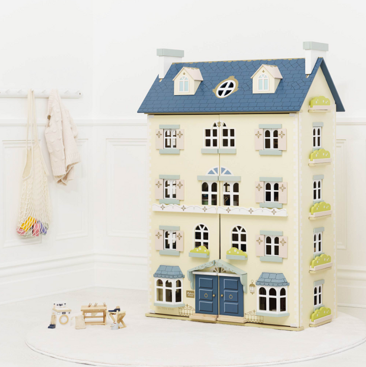 Le Toy Van Palace Wooden Dolls House